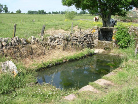 Lavoir et fontaine a dyo