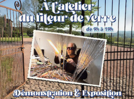 Porte ouverte de l'atelier du fileur de verre