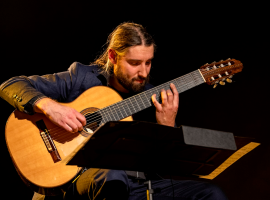 La filature a plus d'une corde à sa guitare