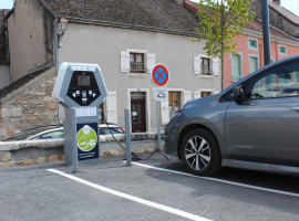 Borne de recharge pour véhicules électriques